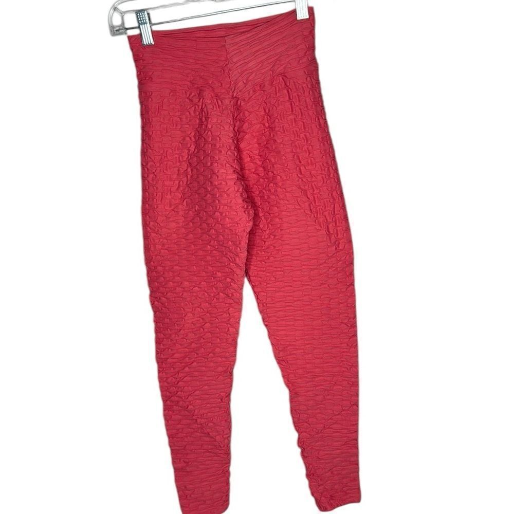Booty by Brabants Coral Croco Textured Leggings. One Size.